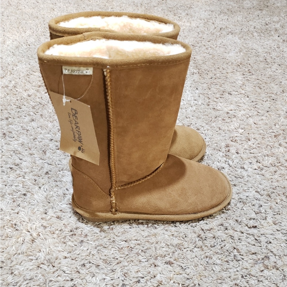 NWT Women’s Bearpaw Boots